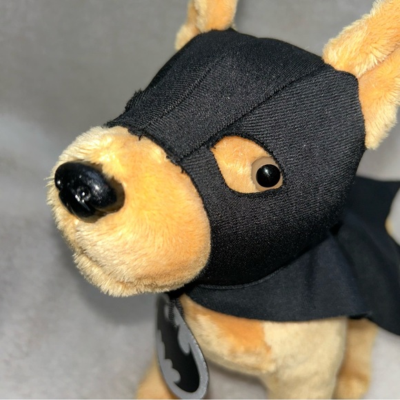 Batman dog 2010 Six Flags plush 10" x 15" dog in bat mask & cape - Picture 4 of 11